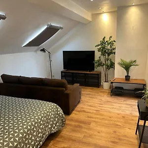 Immeuble Au Coeur De : Vivez L'experience Unique De La Rue Verbist Apartamento